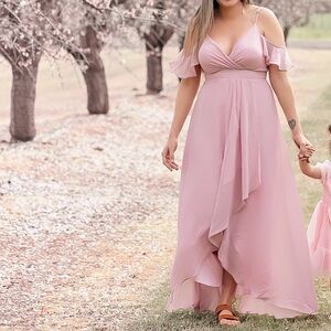 Size medium dress. Worn ONCE for family photos only